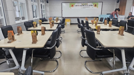 제주제일중학교, 학부모 연수서 가죽 카드지갑 만들기 체험